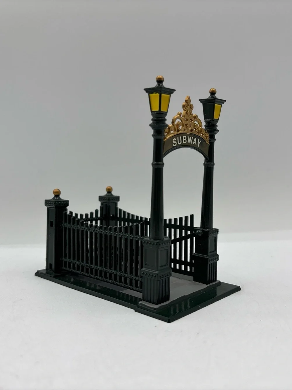 Department 56 1991 Vintage Heritage Village City Subway Entrance 5541-7 Retired